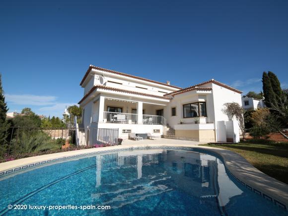 For sale Luxury 5 bedroom property in Monte Pego
