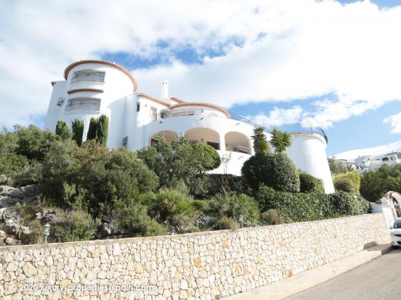 For sale 5 bedroom villa with separate apartment on Monte Pego